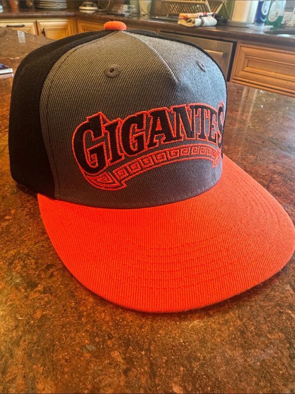 GIGANTES Chain Hat - San Francisco Giants Embroidered Snapback Hat - 2026 - Picture 1 of 7